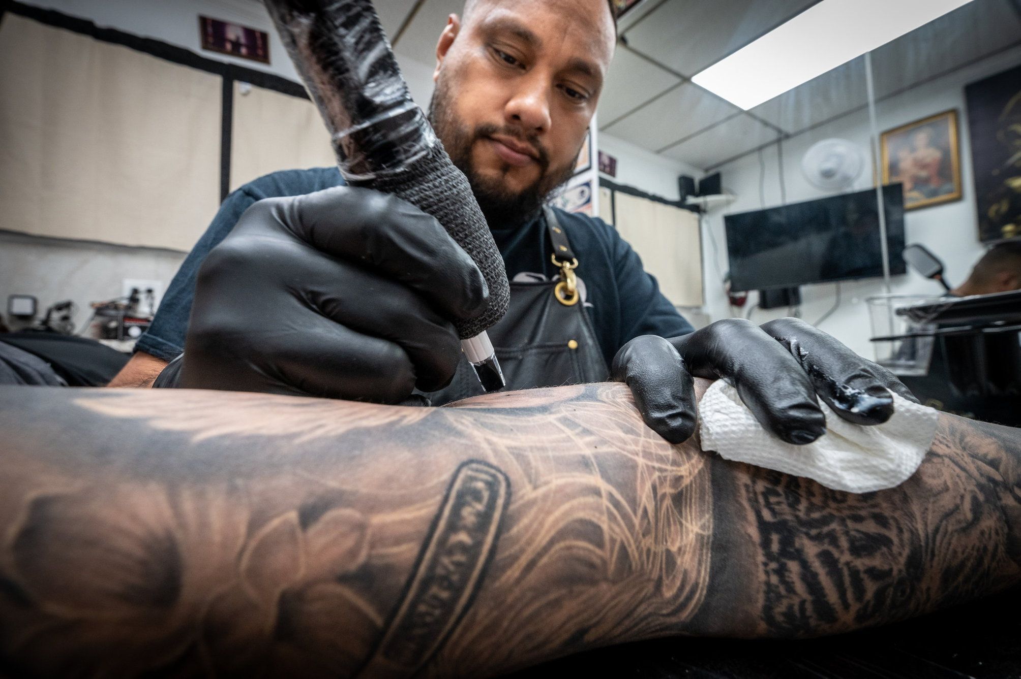 As Tattoos Gain Acceptance Salons Thrive By Catering To A Growing Clientele Newsday