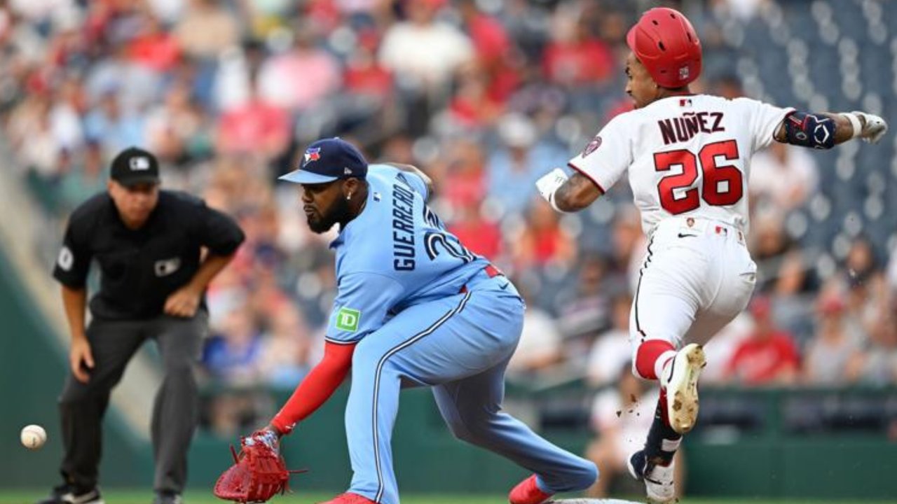 Blue Jays hold off Nationals 3-2 to begin series in D.C.