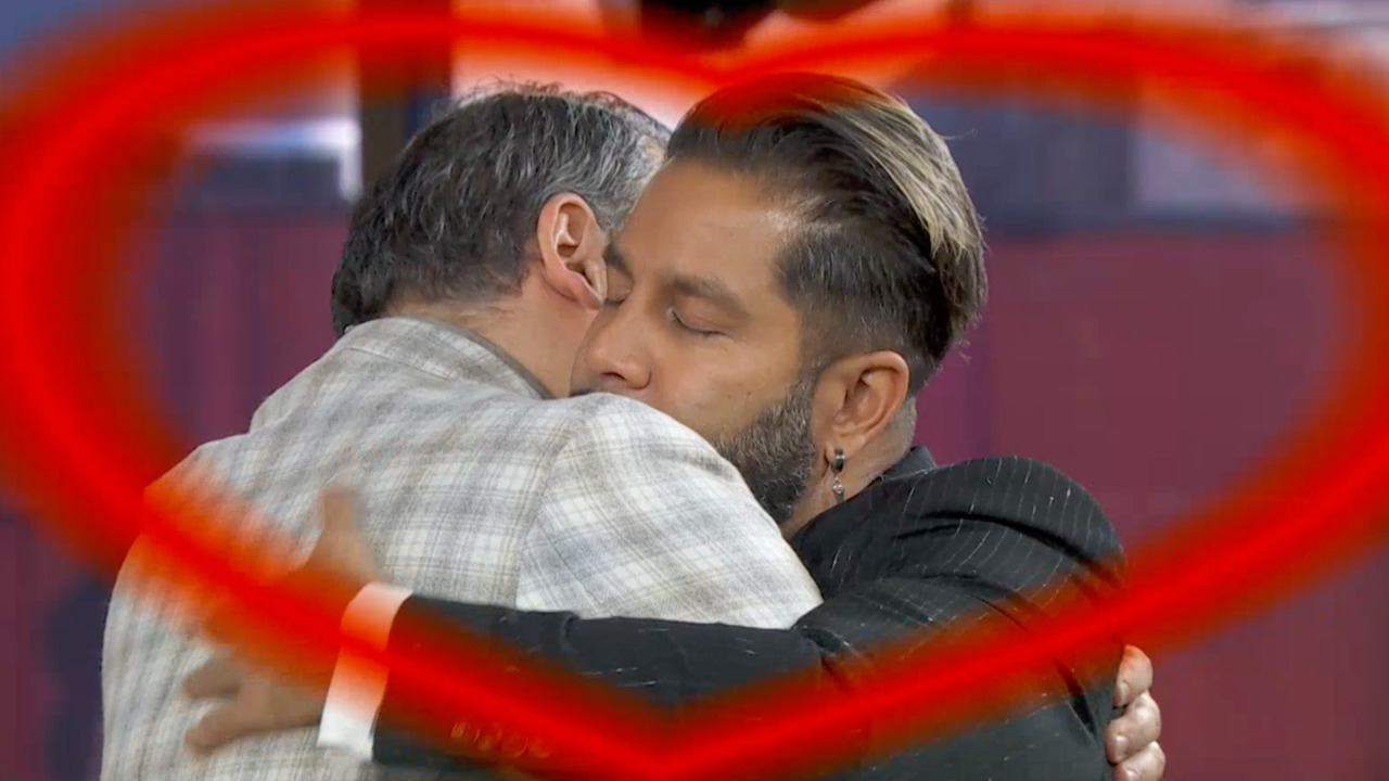 TV show hosts hug it out on national television – Breakfast Television