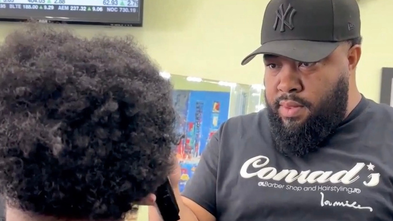 This incredible barber is offering free professional headshots to customers