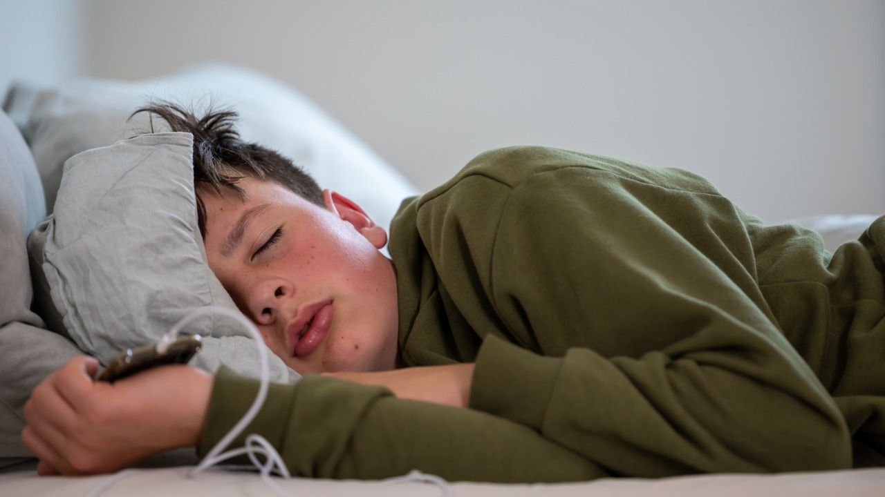 How to get your kids into a healthy back-to-school sleep routine (and stick to it)