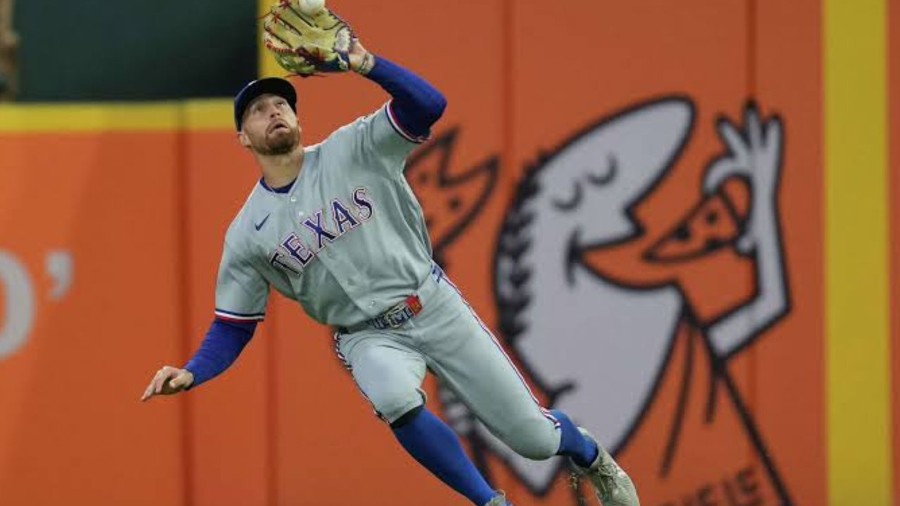 Texas Rangers' Brandon Nimmo makes crazy catch