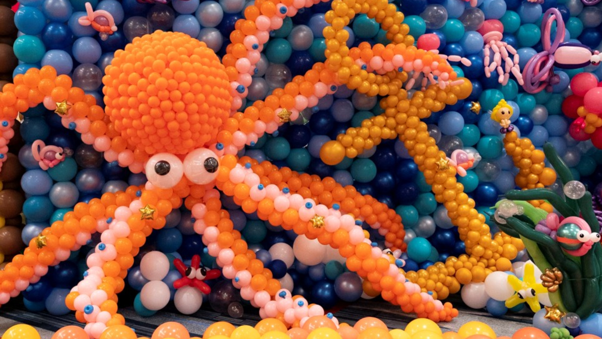 R+co balloon dry volume spray. Шар для взрослого человека. Спрей r+co для укладки. R+co balloon dry volume spray. Спрей r co bleu lifestyler volume texture.