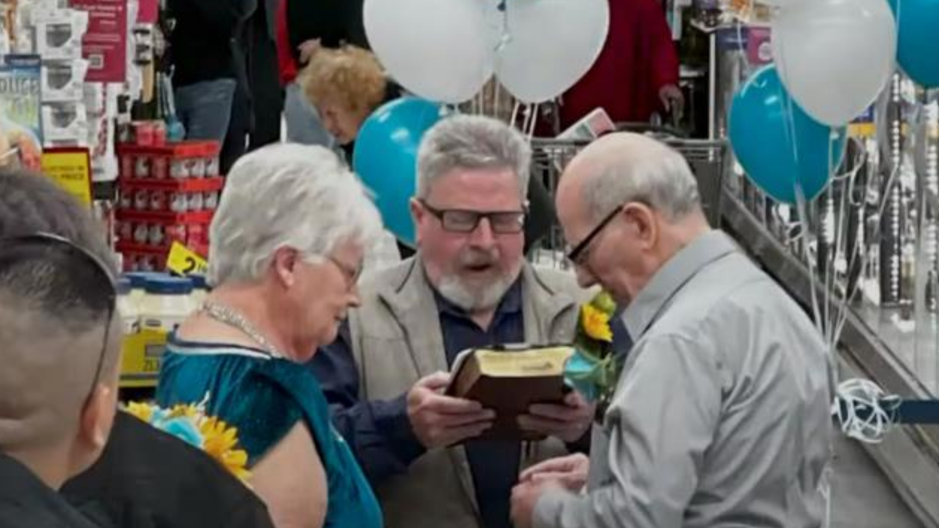 Elderly couple gets married in grocery store aisle where they met