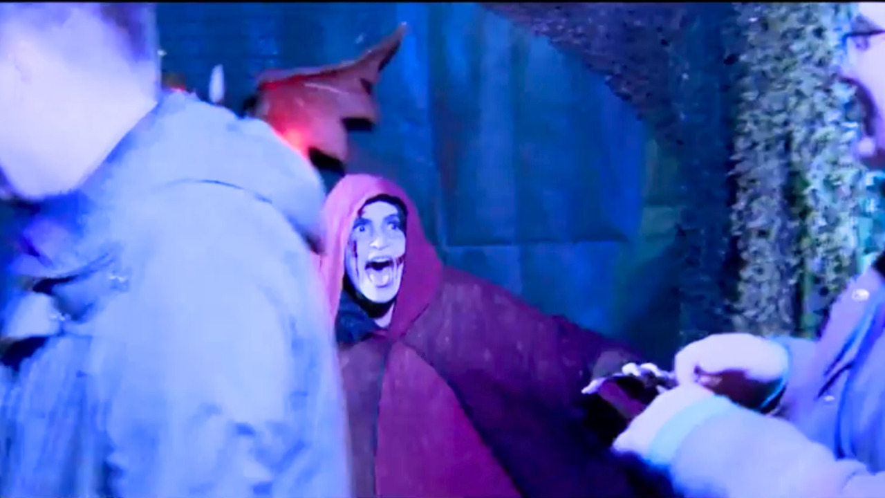 What it’s (really) like being an actor in a terrifying haunted house attraction