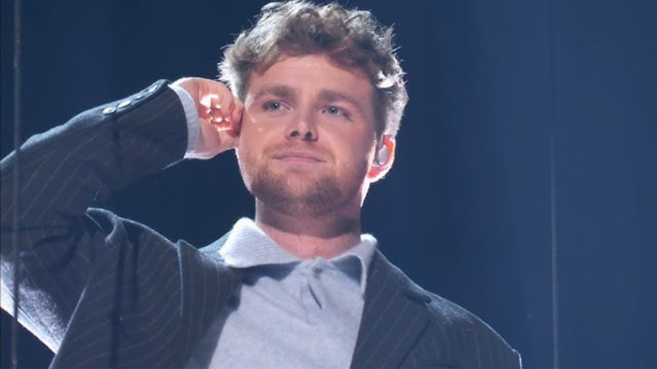 Alex Warren responds to technical difficulties during Grammys performance