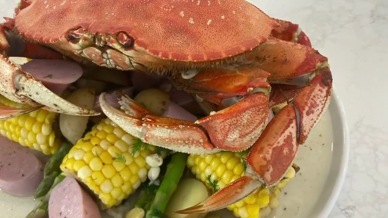 How to make a Dungeness crab boil - Video - Cityline