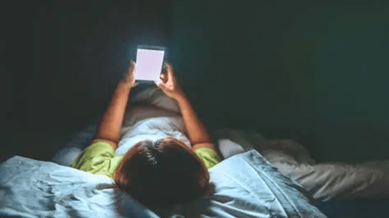 Survey reveals that the average person loses 332 hours of sleep per year