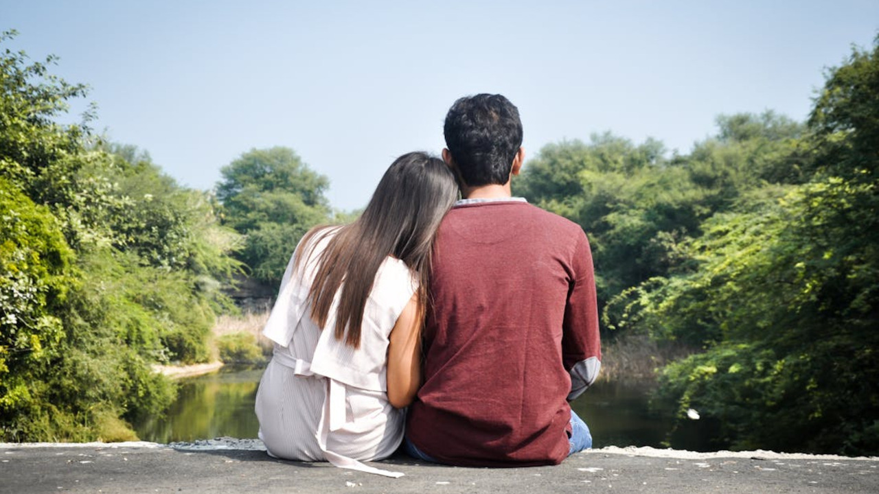 Should YOU keep notes on your partner to be more thoughtful?