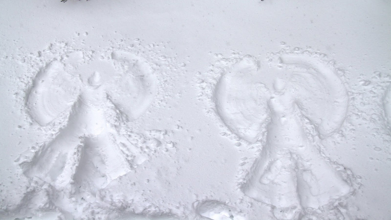 Jamaican mom experiences snow for the first time
