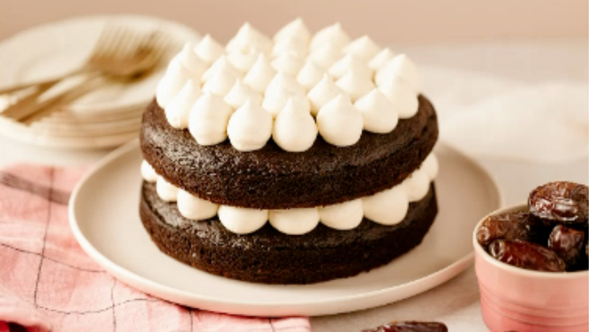 Level up your holiday baking with these festive décor tips