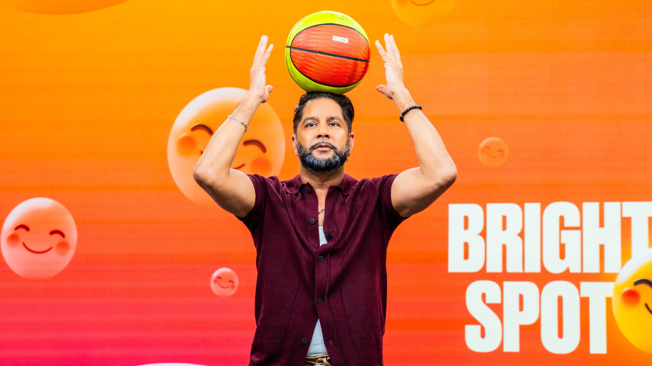 This water polo player just broke the world record for balancing a ball like this