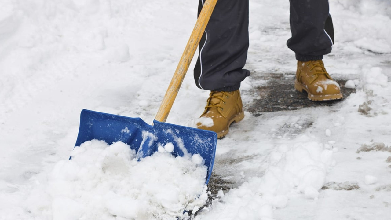 How to prepare your body for Canada’s most intense winter workout: snow shovelling