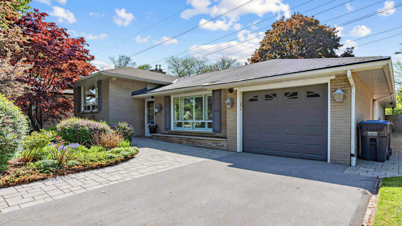 The famous Colonel Sanders' former Mississauga home is up for sale