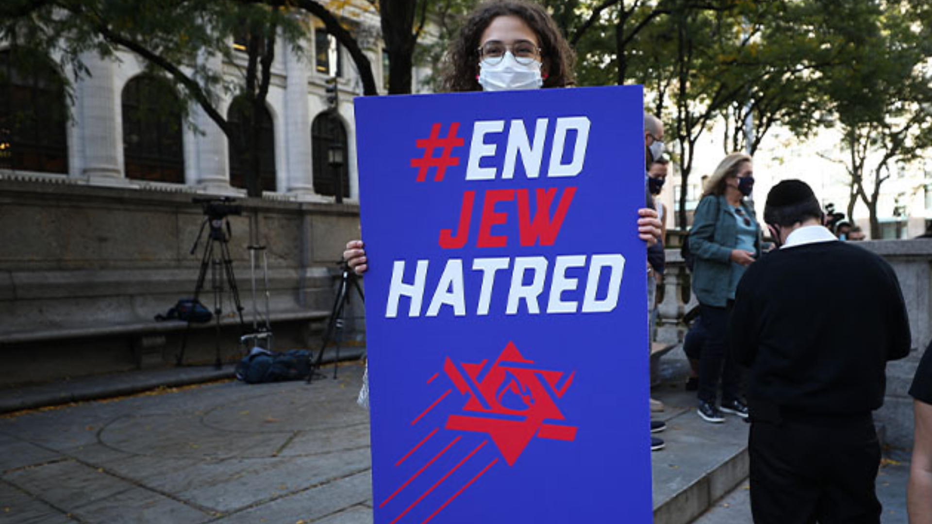 Experts weigh in on how to combat anti-Semitism in Canada