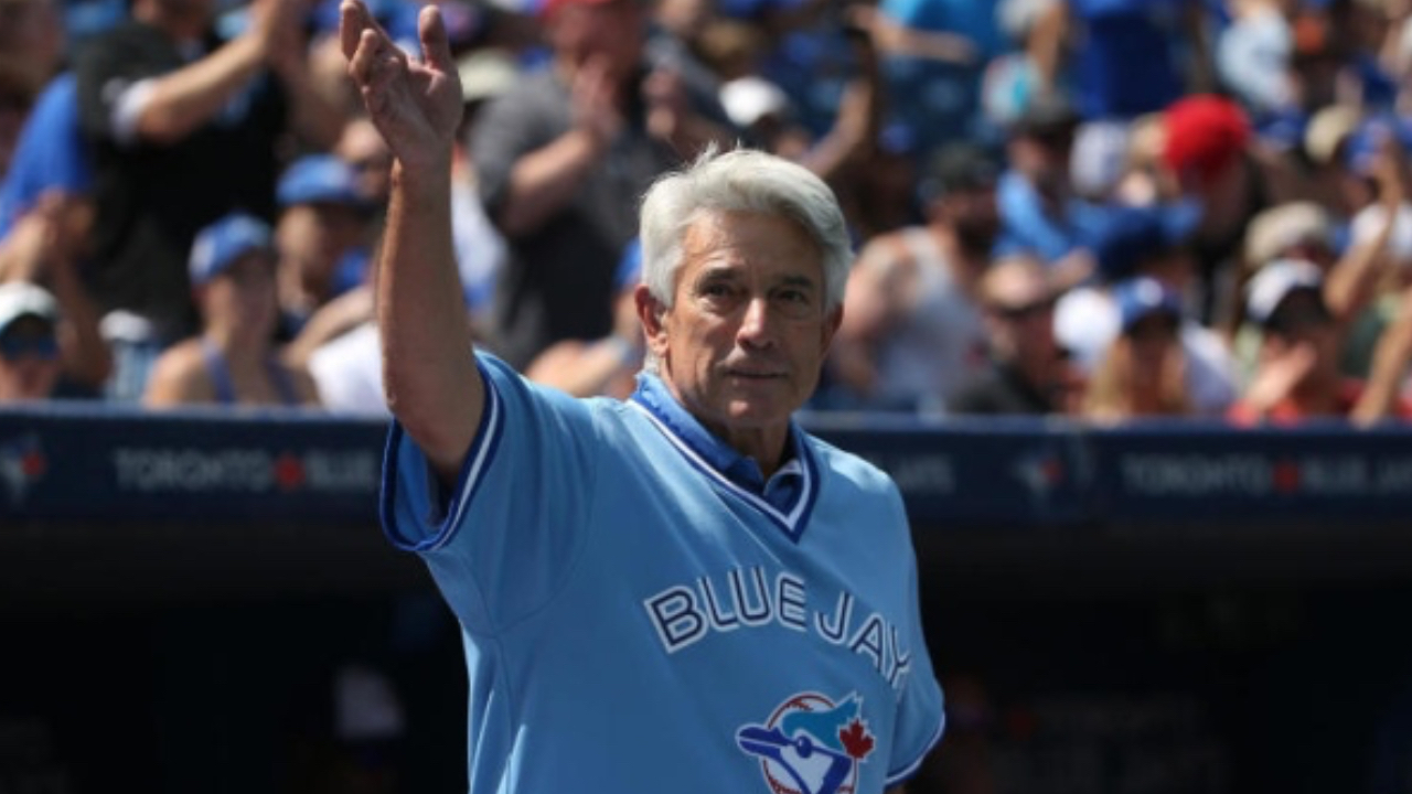 Buck Martinez returns to the Jays broadcast booth following cancer diagnosis