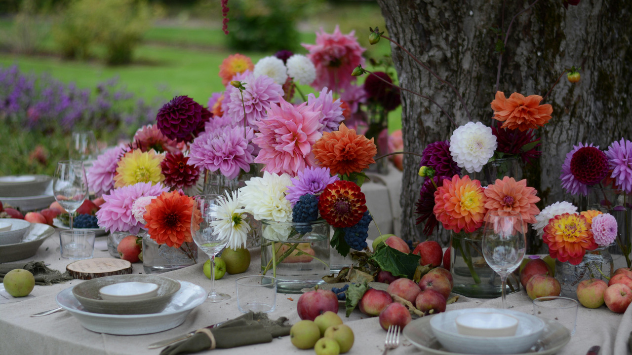 Brunch please! Wow your friends and family with these pride table decorating tips