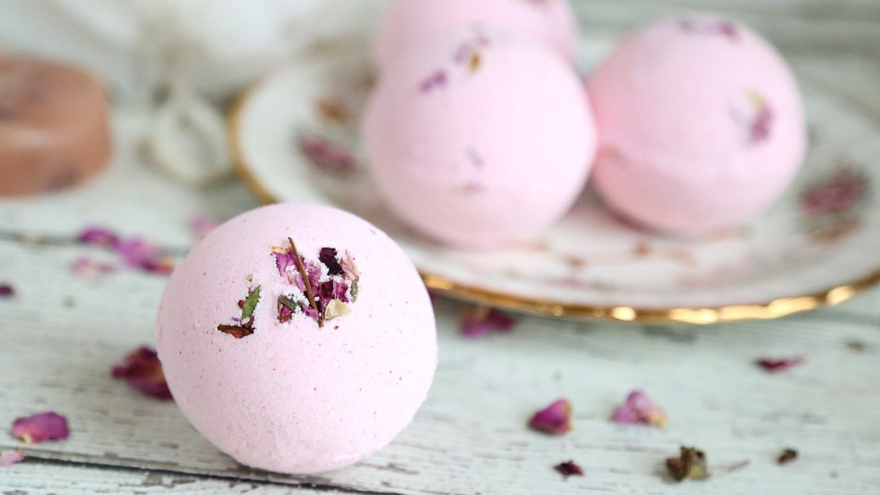 How to make your own bath bombs at home