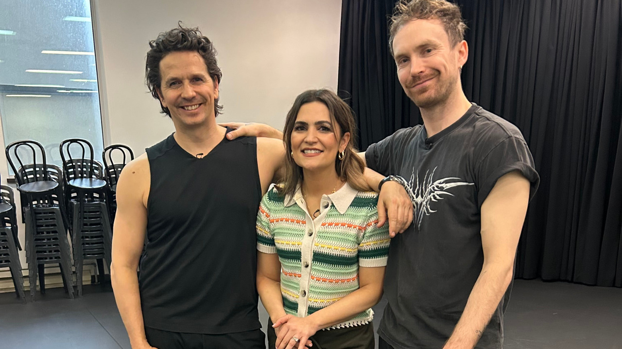 Stella goes behind the scenes to master sword fighting at the Elgin Theatre