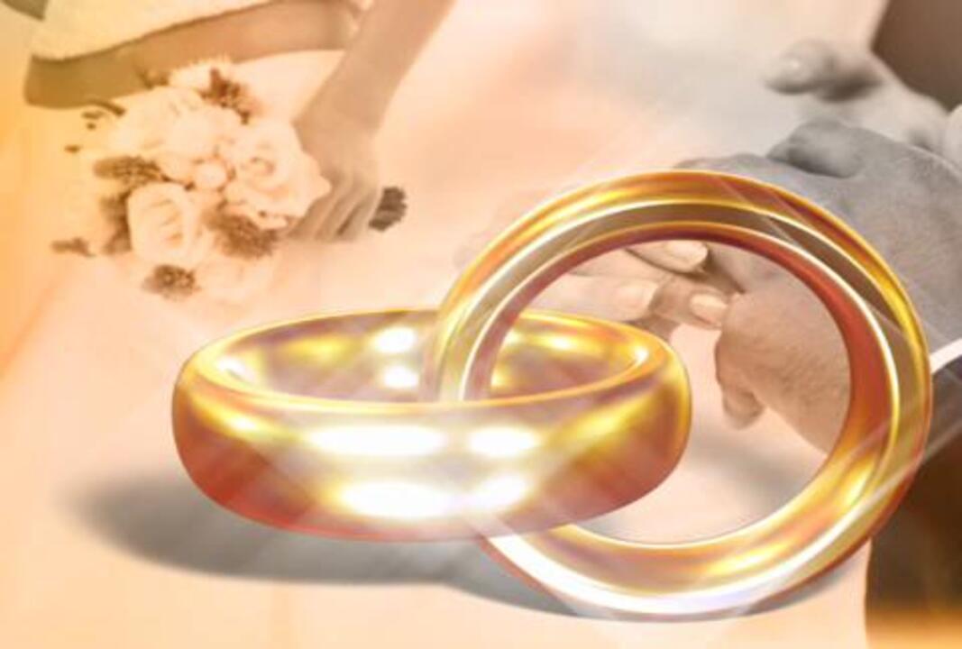 Wedding Rings Interlocked Glitter