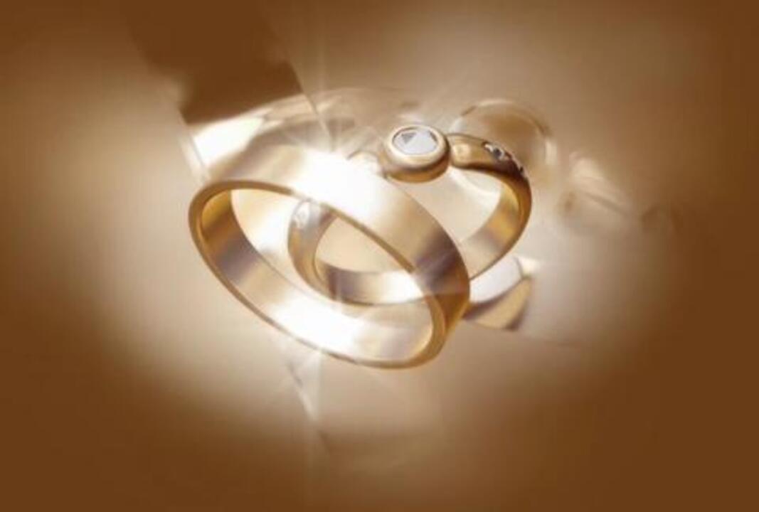 Wedding Rings Spinning