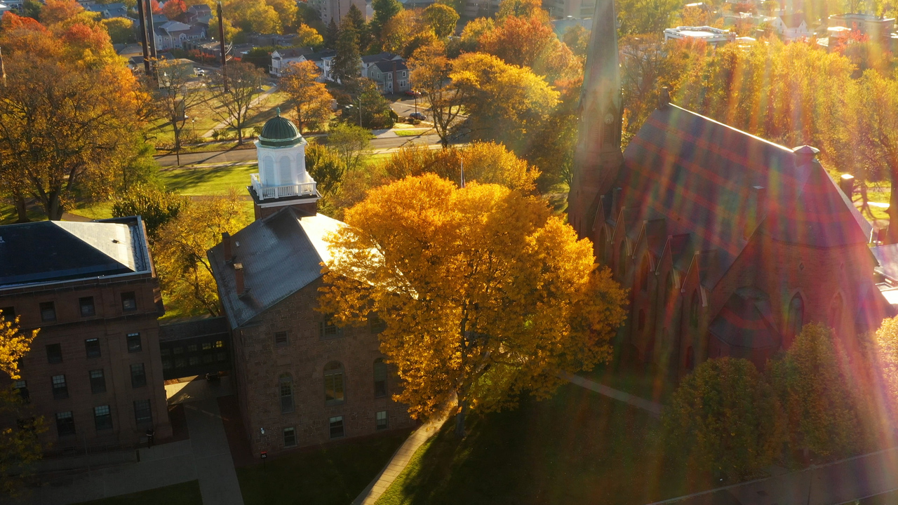 Секс және порно бәрі ағып жатыр Күлгін шұлықтағы секс