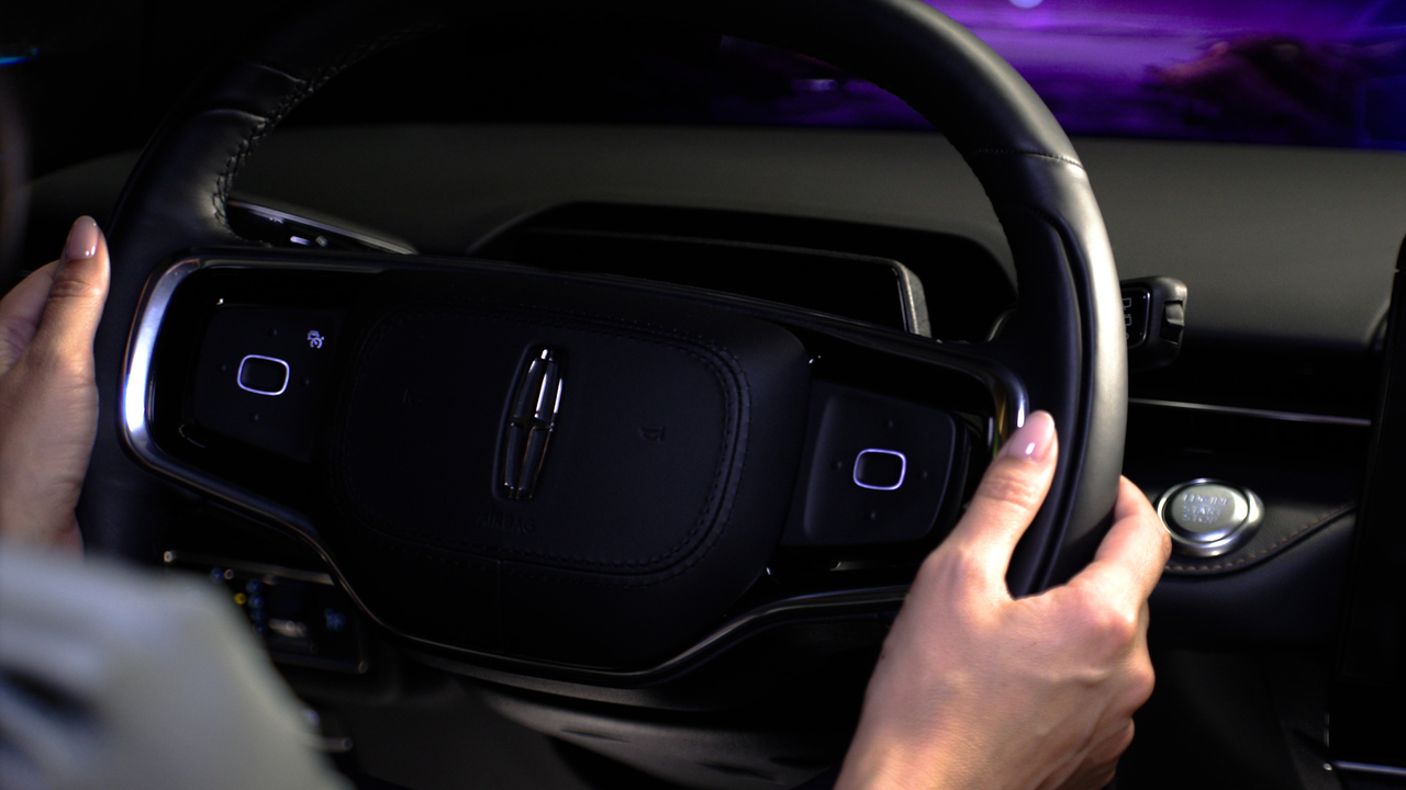 Controles del volante de la SUV Lincoln Nautilus®