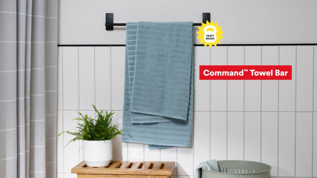 Command™ Twin Blade Squeegee & Bath Hook | 3M United States