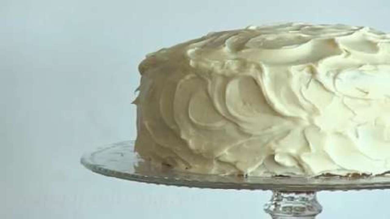 How to ice a four-layer cake
