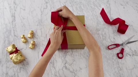 How to tie a Lindt bow