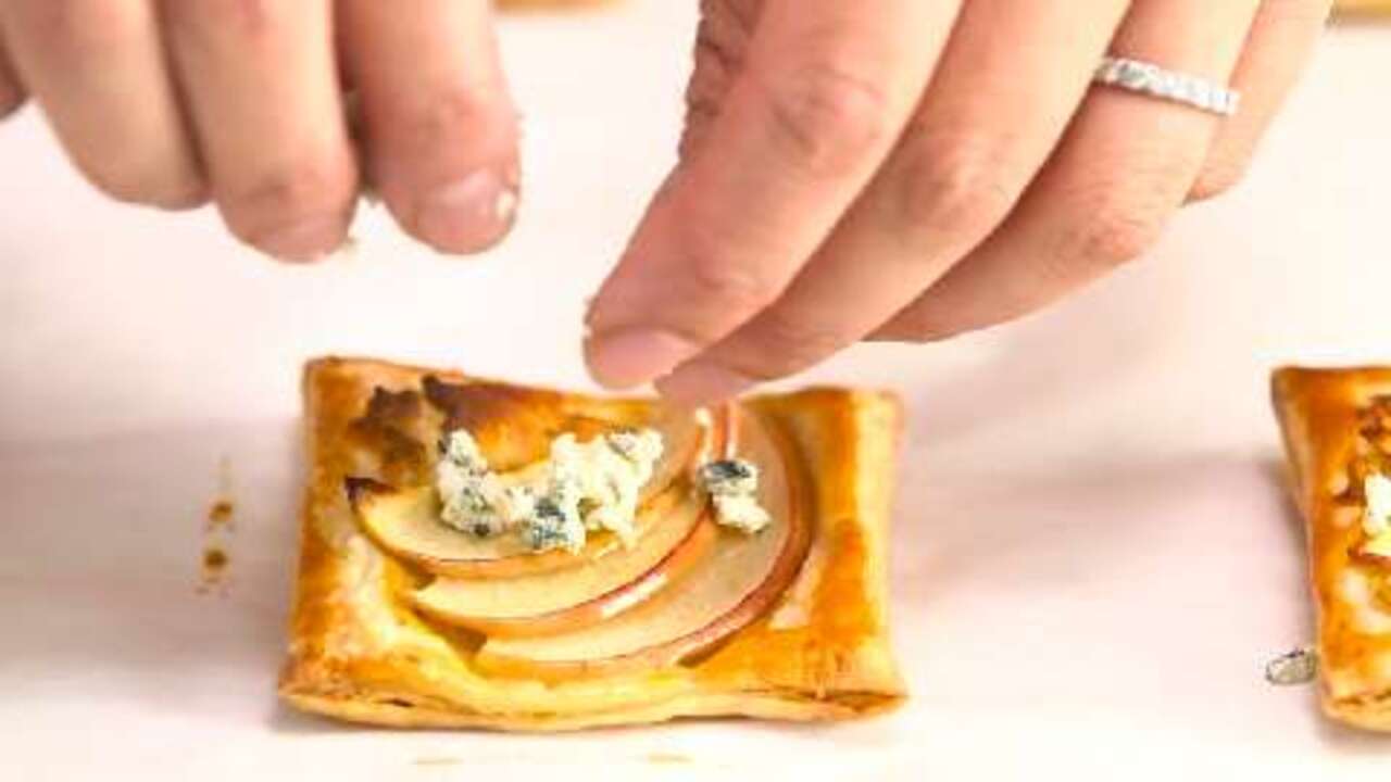 How to make Apple Tartlets With Canadian Blue Cheese and Icewine Glaze