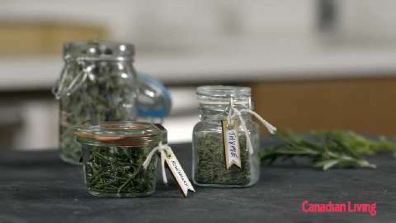 How to dry herbs in minutes