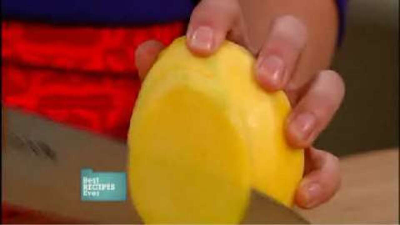 Slicing ripe mangoes
