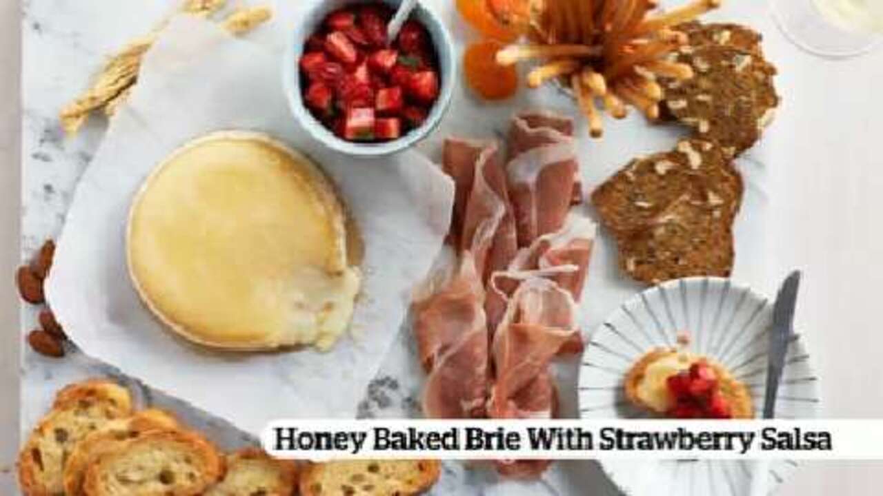 Honey Baked Brie With Strawberry Salsa