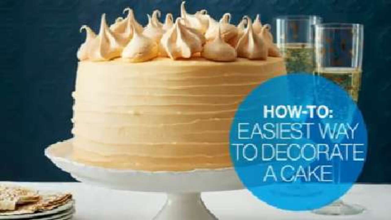 The easiest way to decorate a cake