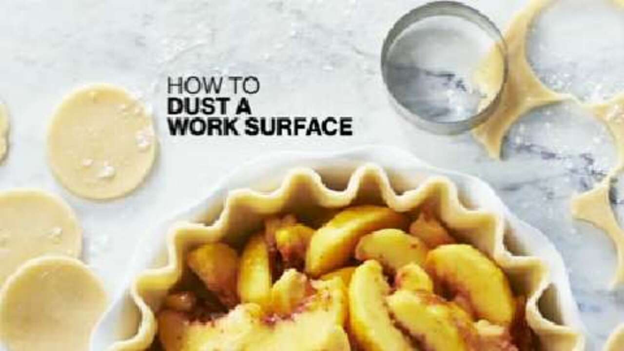 How to dust a work surface with flour