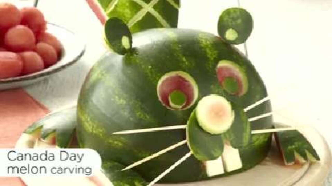 How to carve a beaver out of a watermelon