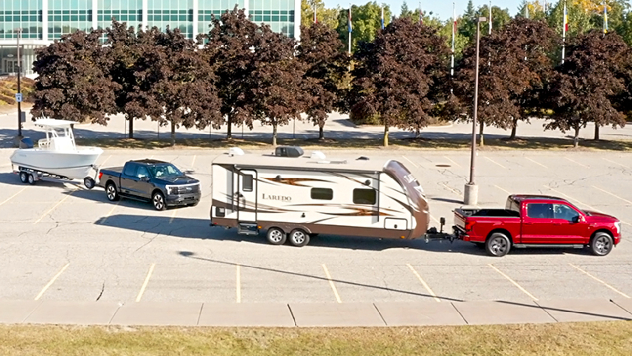 Ford F-150® LIGHTNING® Know Before You Tow - Tow With A Pro