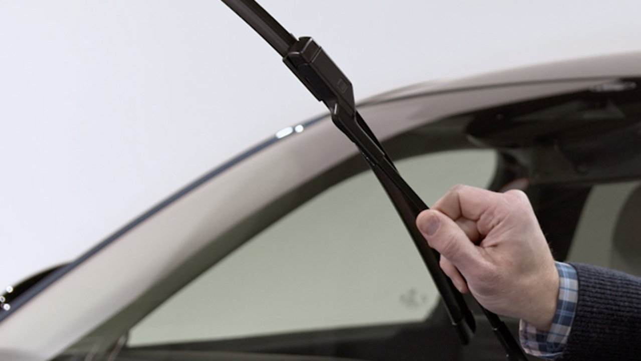 Cleaning Your Wipers – MACH-E®