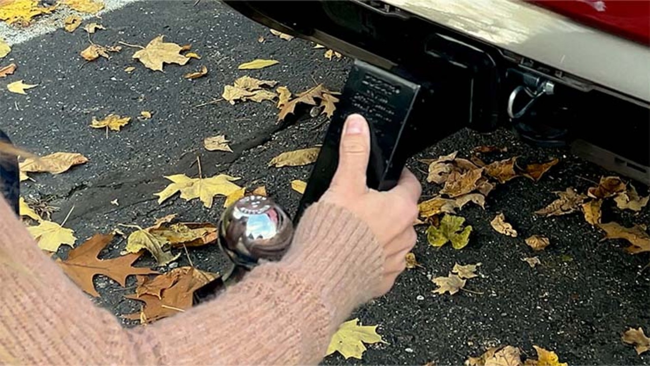 Connecting Your Trailer To The Hitch Receiver
