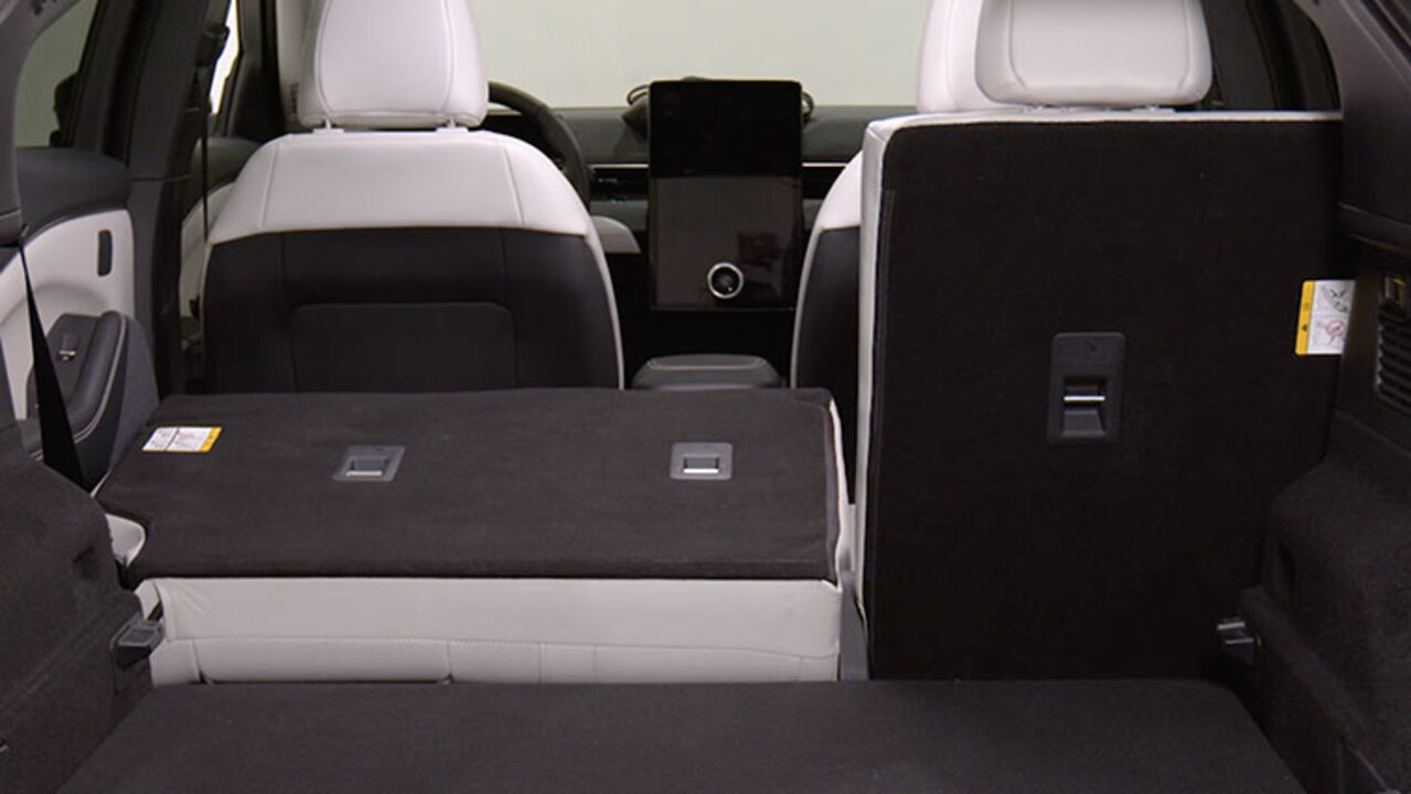 Using The 60/40 SPLIT-FOLDING Rear Seat