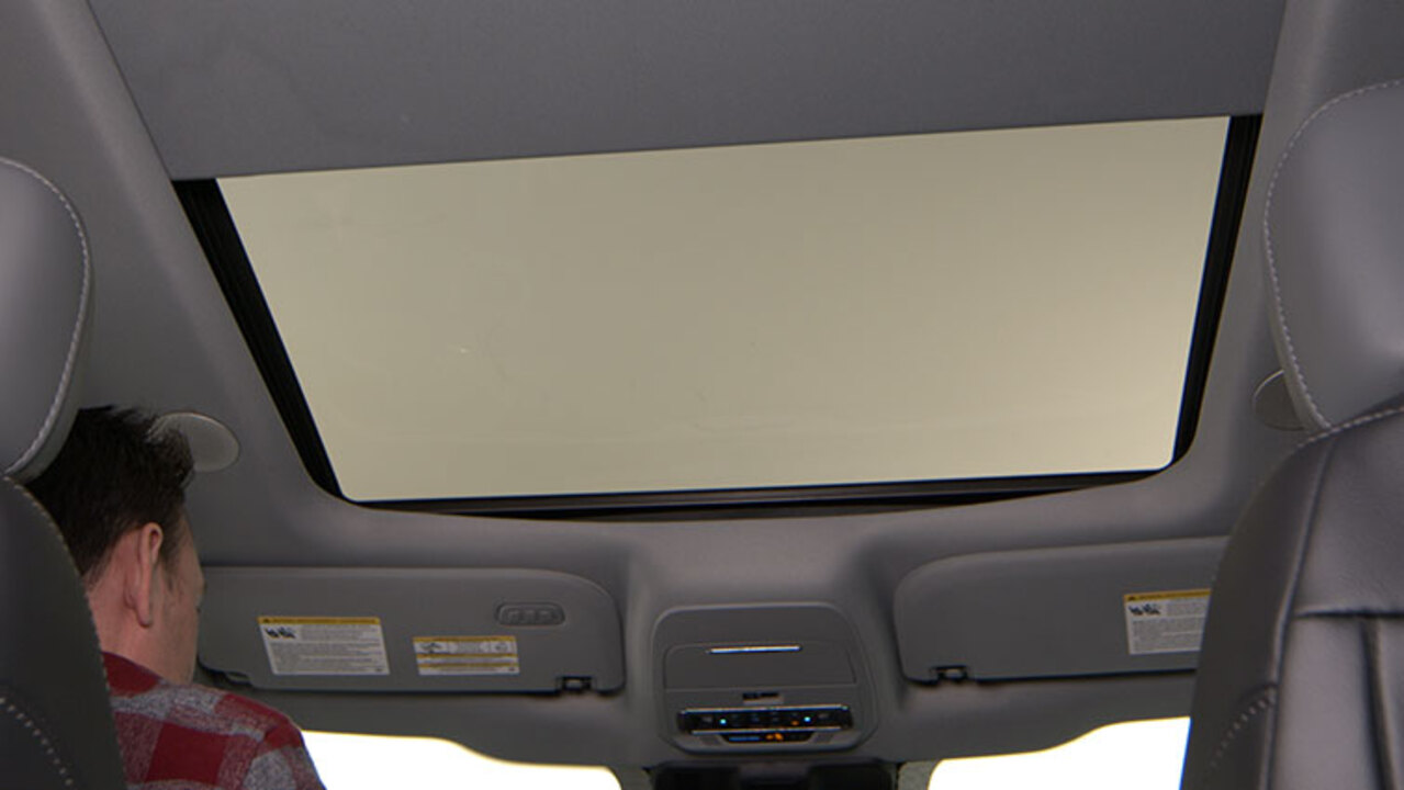 Opening And Closing The Moonroof