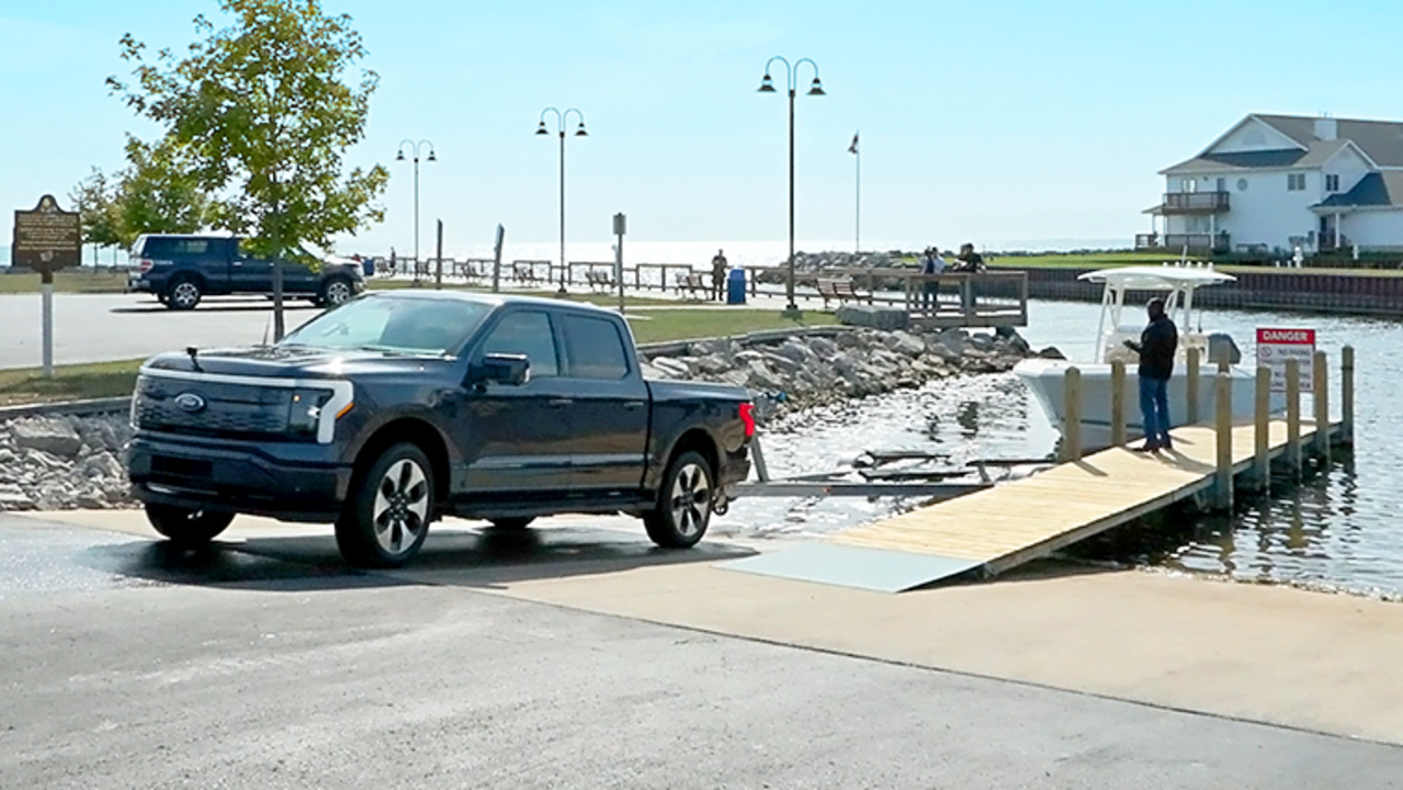 Ford F-150® LIGHTNING® Know Before You Tow - Wrap It Up