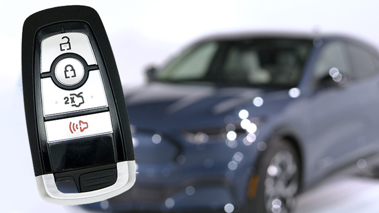 Locking And Unlocking Your MACH-E®