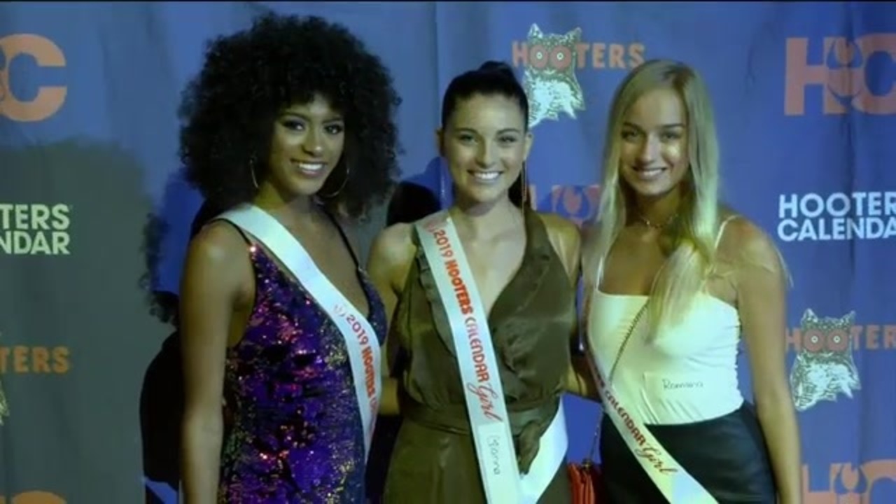 Do You Have To Wear Makeup To Work At Hooters Mugeek Vidalondon