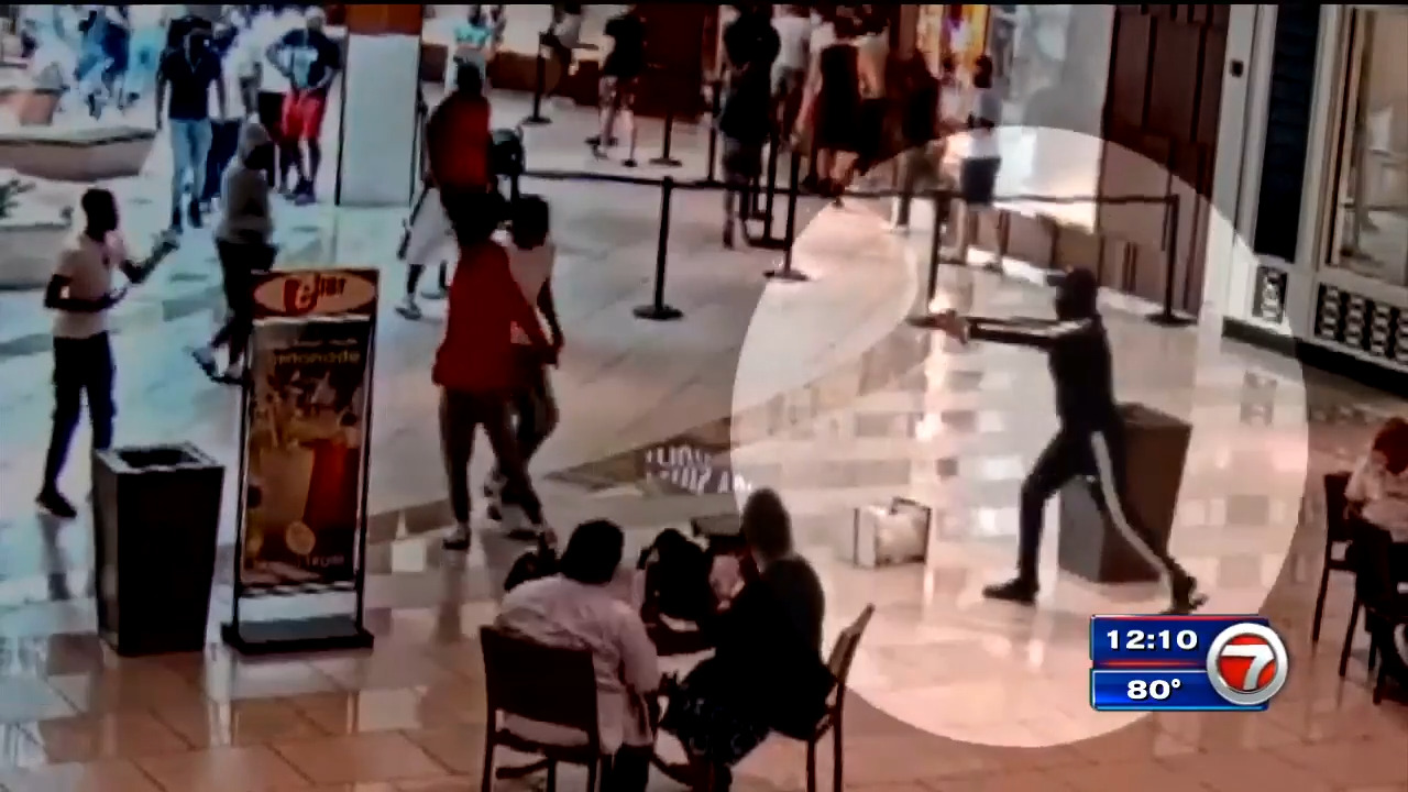 US mall shooter hid assault rifle in sweatshirt