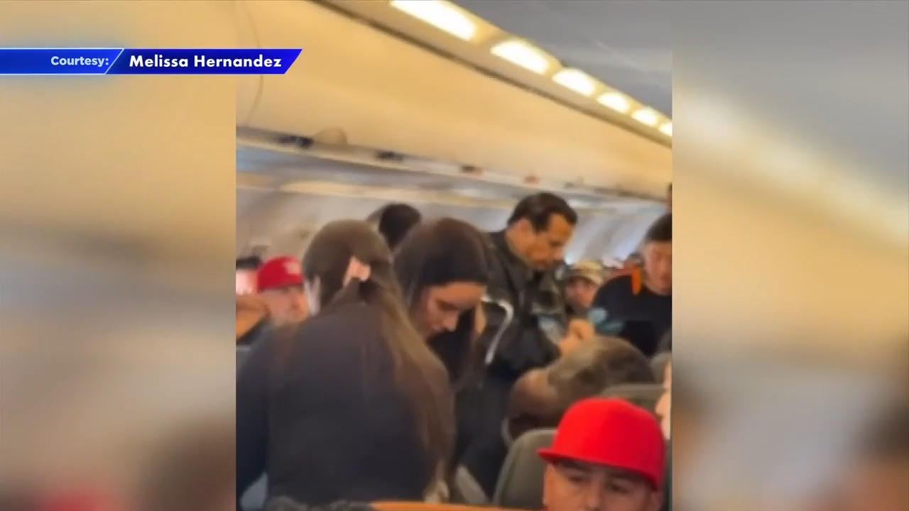 Who is the JetBlue passenger kicked off flight for saying the n-word?