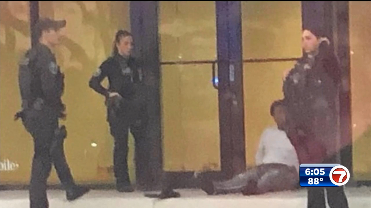Man shot in leg during fight at Town Center mall in Boca Raton