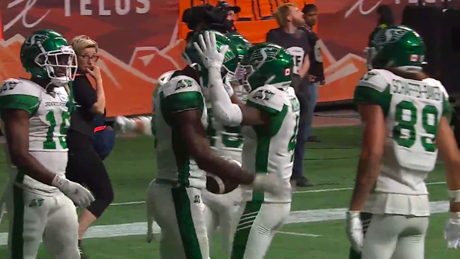 B.C. Lions beat Saskatchewan Roughriders 33-26 to clinch home playoff berth  - The Globe and Mail