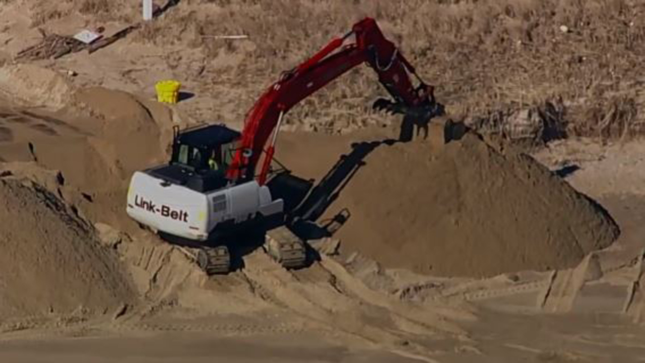 These 'sacrificial dunes' protected US homes from a strong winter storm.  Then they were washed away